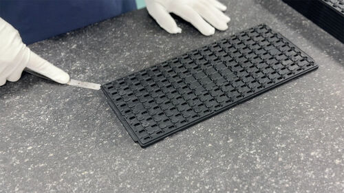 자동화 라인 에서 고 정밀 JEDEC 트레이 의 역할